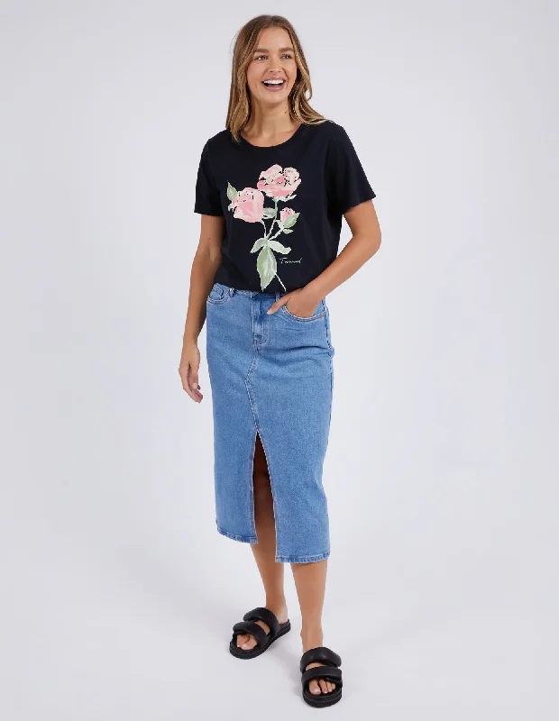 Sleek and sophisticated fashion for modern women   Foxwood Bloom Tee Washed Black